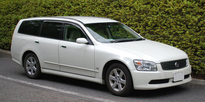 800px-2004_Nissan_Stagea_01.jpg