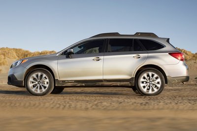 2015-Subaru-Outback-side-motion-view.jpg