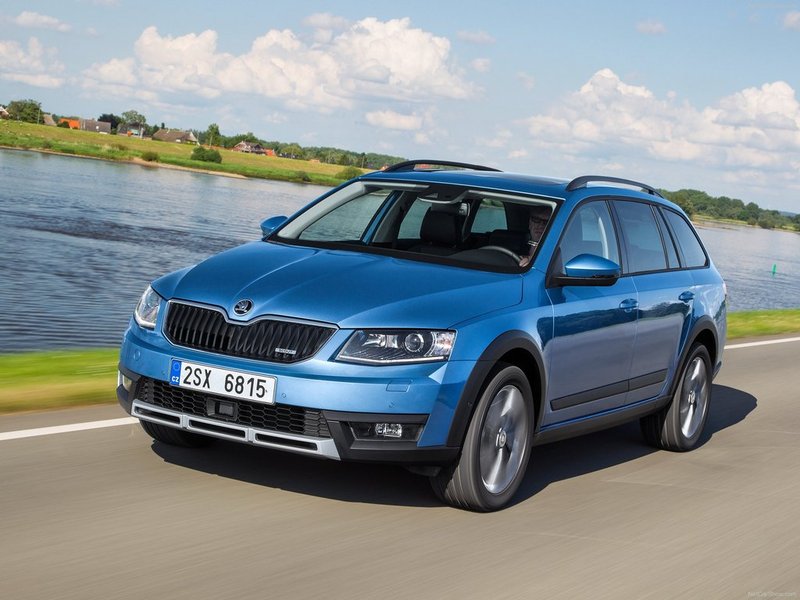 Skoda-Octavia_Scout-2015.jpg