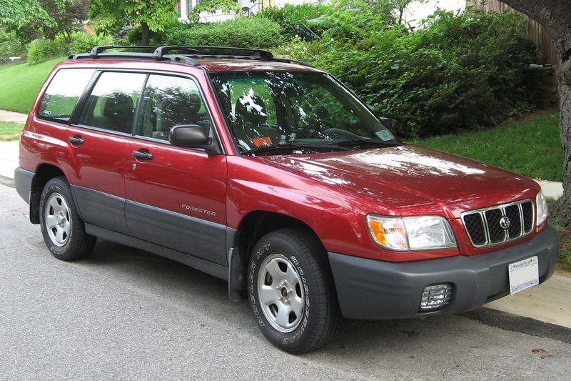 800px-2001-Subaru-Forester.jpg