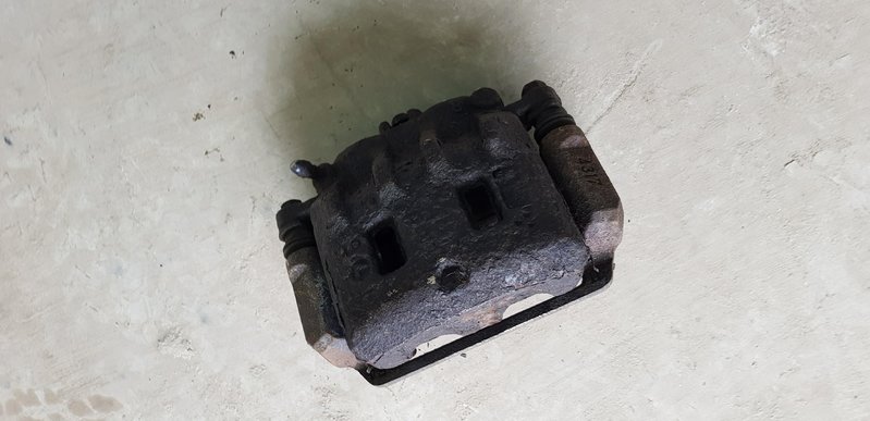 front_brake_r_02.jpg
