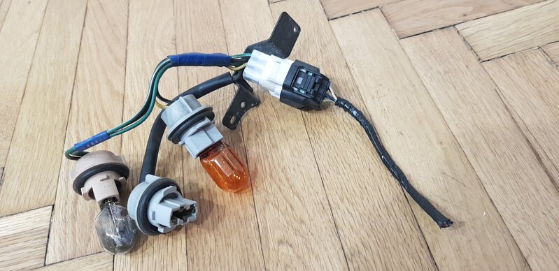Rear light connector 2 .jpg