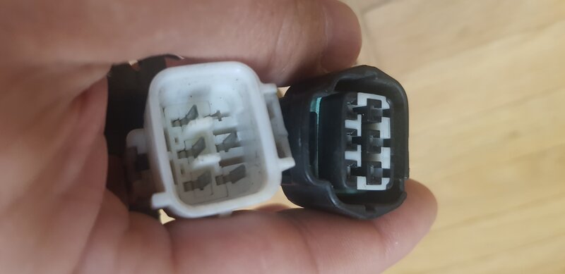 Rear light connector 3 .jpg