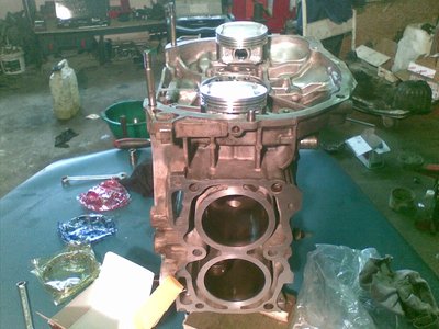 Engine block with-off-pistons-and-rings-Dani.JPG