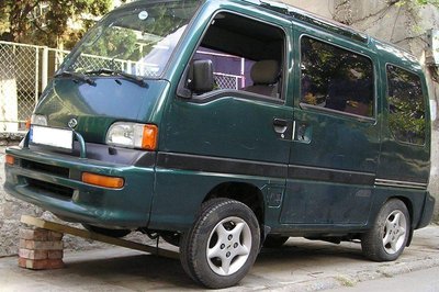 RTI Subaru Libero E12i na estakada.JPG